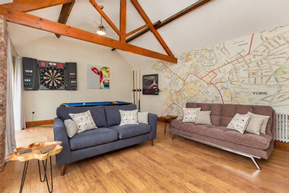 Creamery Cottage with Games room and Free Parking Apartment in England