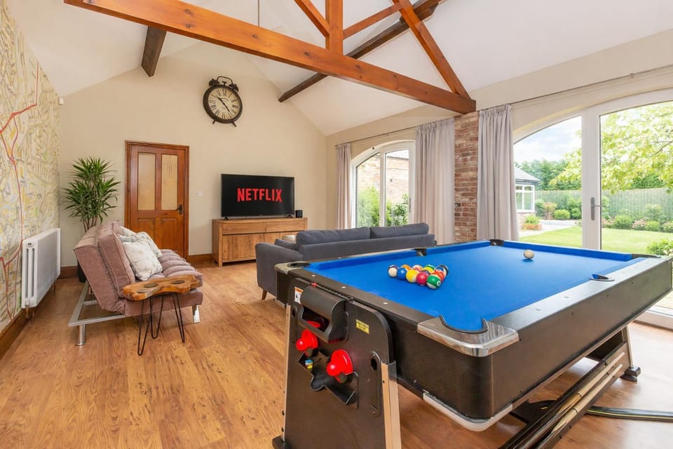 Creamery Cottage with Games room and Free Parking Apartment in England
