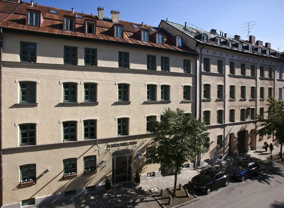 Facade/entrance, Bird's eye view