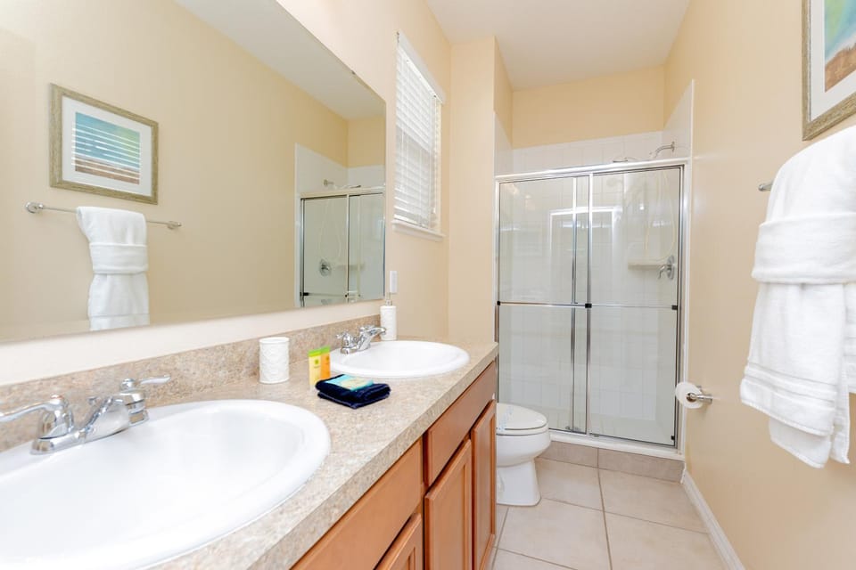 Newly Remodeled 1 story - 5 Bed 5 Bath with Pvt Pool Spa And Game Room House in Kissimmee