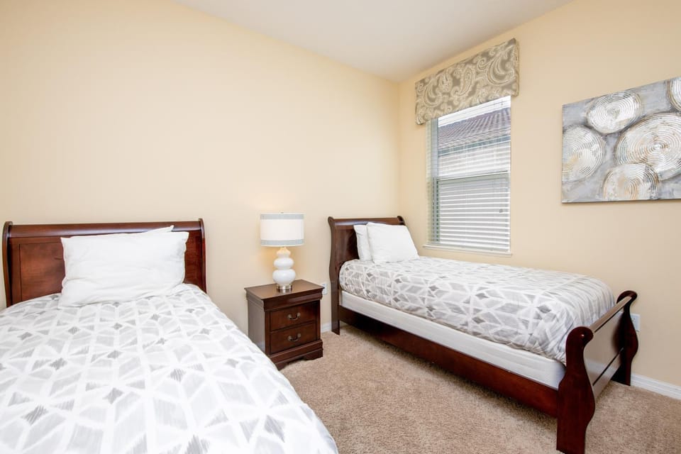 Newly Remodeled 1 story - 5 Bed 5 Bath with Pvt Pool Spa And Game Room House in Kissimmee