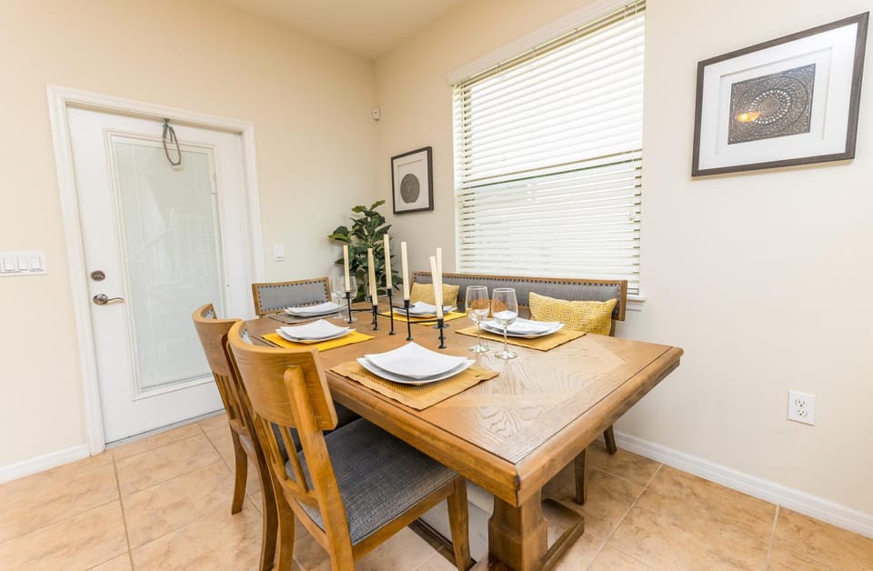 Amazing New TownHome 5 Bdr 4,5 Bath with Pvt Pool and Access to Clubhouse,15min from Disney House in Four Corners