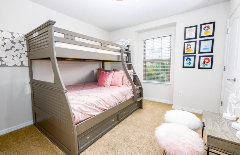 Amazing New TownHome 5 Bdr 4,5 Bath with Pvt Pool and Access to Clubhouse,15min from Disney House in Four Corners