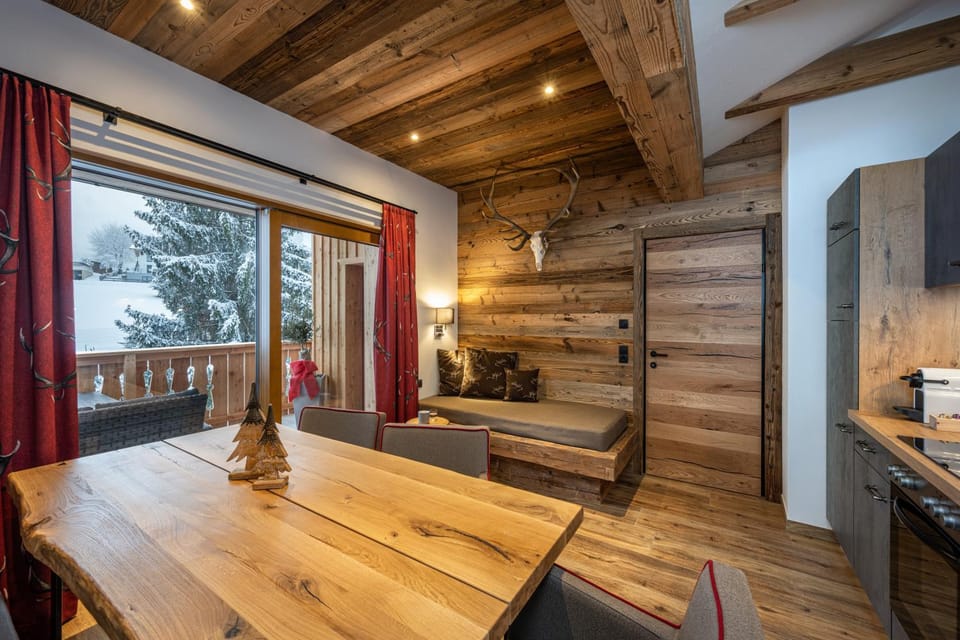 Living room, Seating area, Dining area