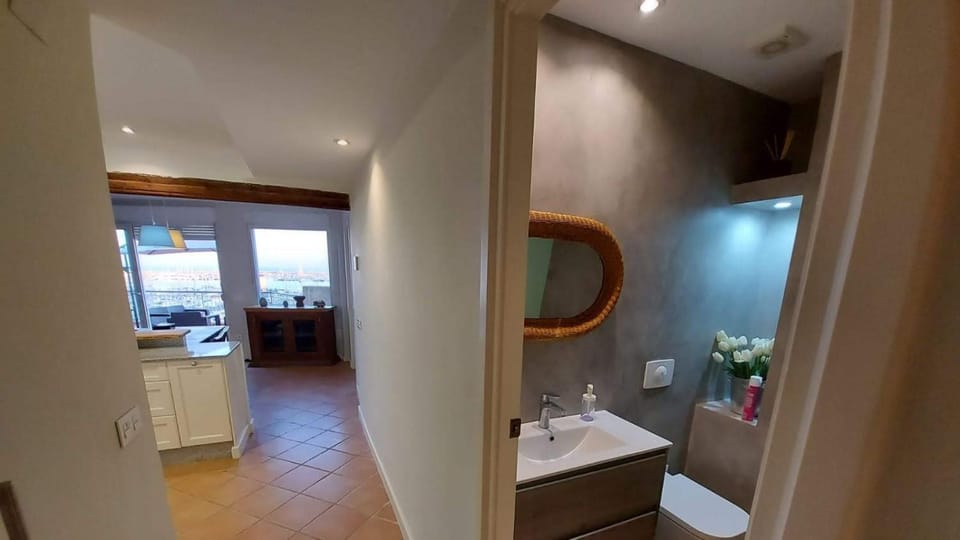 Toilet, Sea view