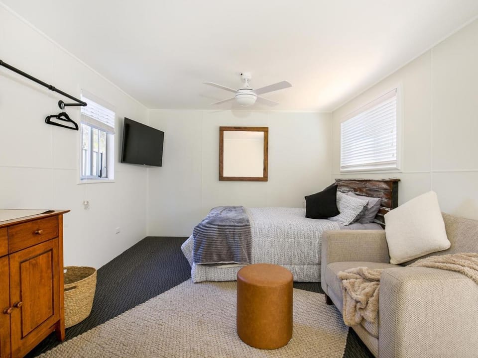 Pagoda at Culburra I Pet Friendly I Newly Renovated House in Culburra Beach
