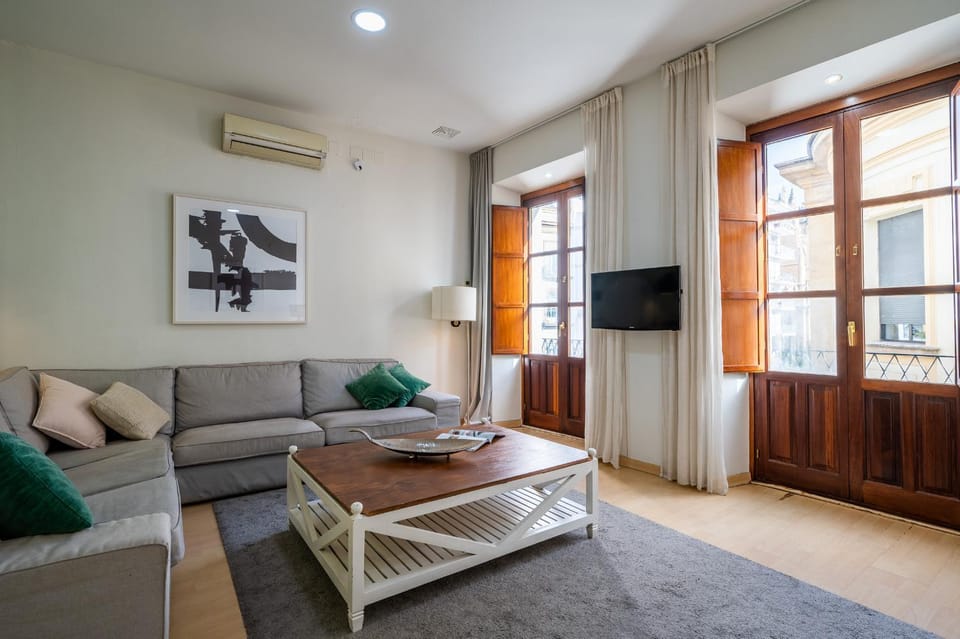 Living room, Seating area, Evening entertainment