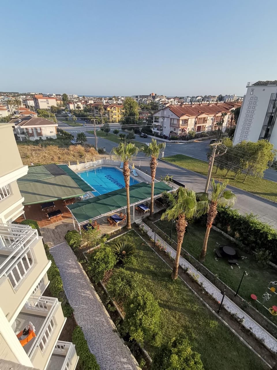 Bird's eye view, Pool view