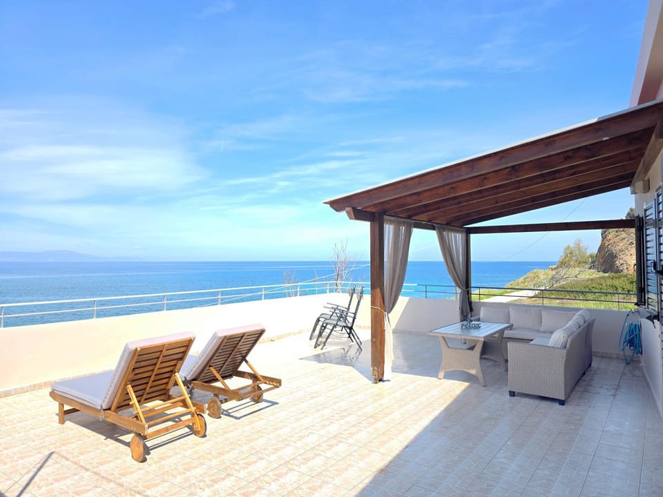 Patio, Day, Natural landscape, View (from property/room), Balcony/Terrace, Beach, Sea view, sunbed