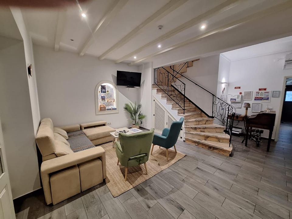 Communal lounge/ TV room