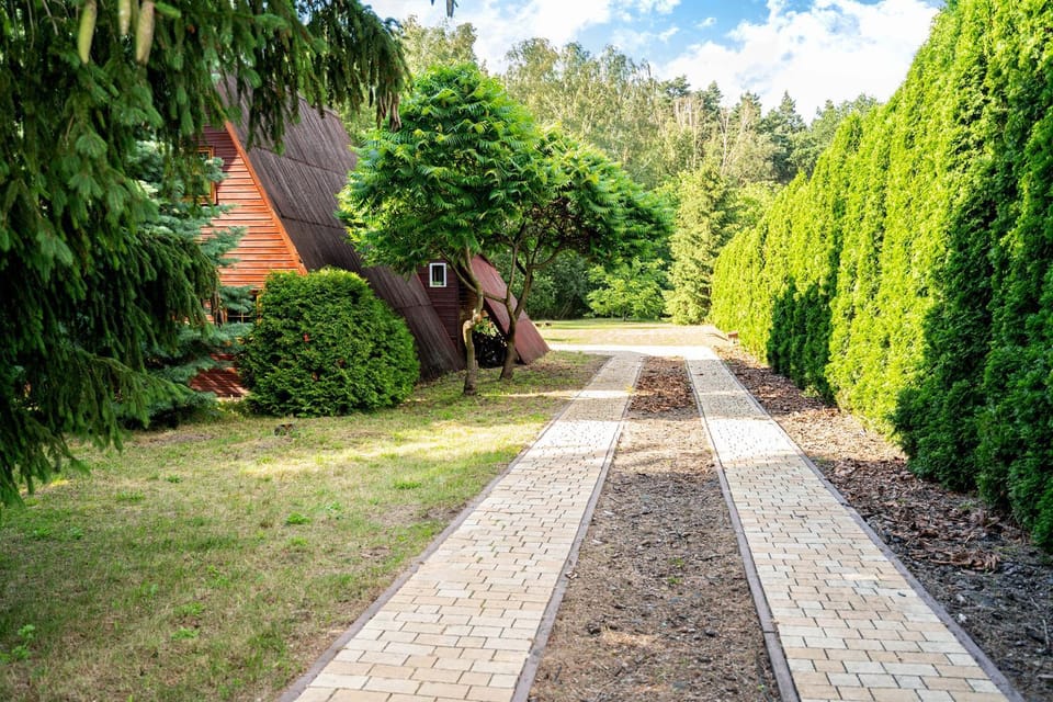 Property building, Day, Garden, Garden view, Parking