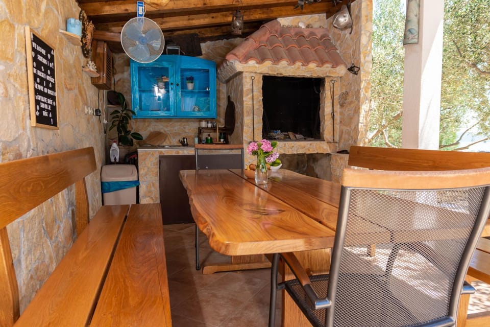 BBQ facilities, Seating area, Breakfast