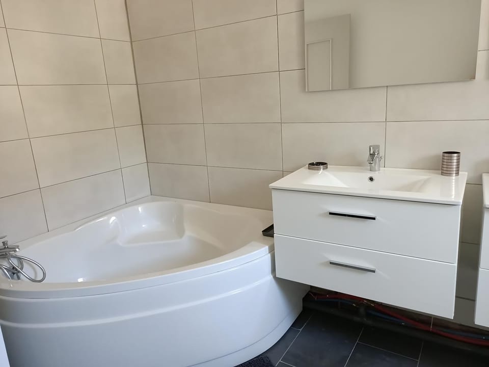 Bathroom, Bath
