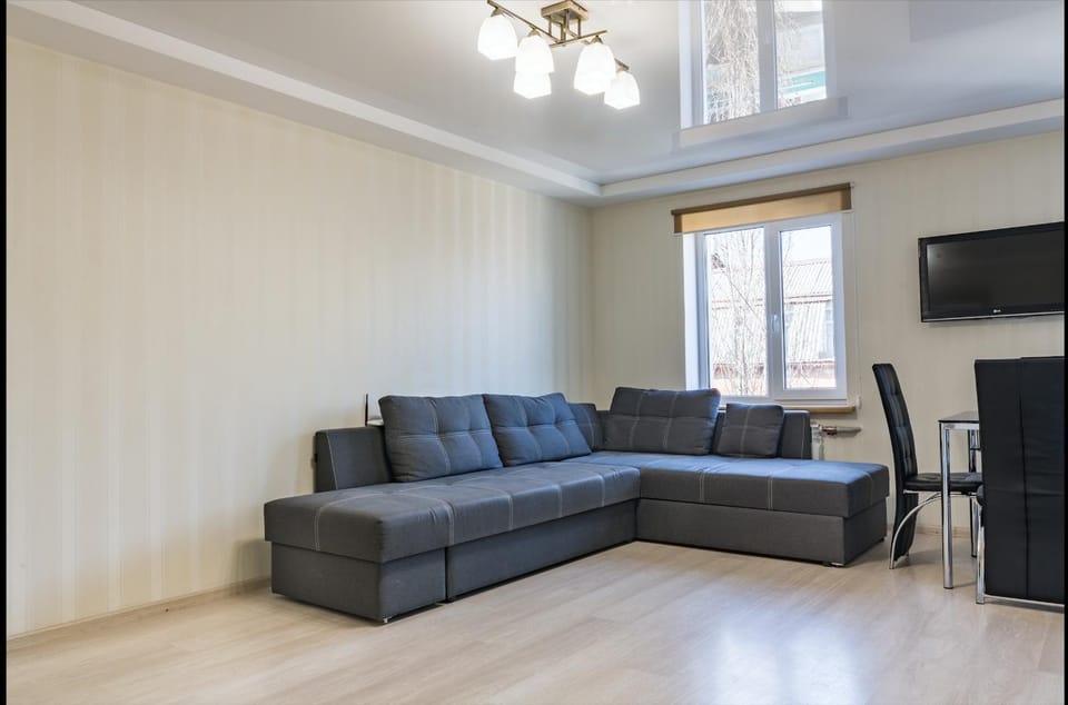 Kitchen or kitchenette, Living room, Seating area, Dining area