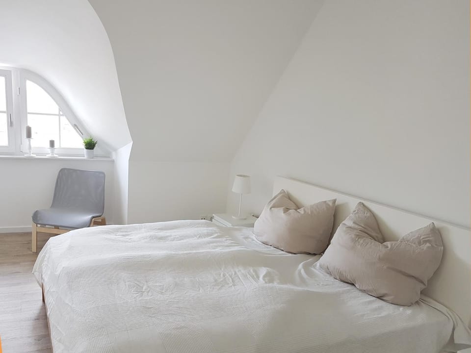 Property building, Living room, Bedroom