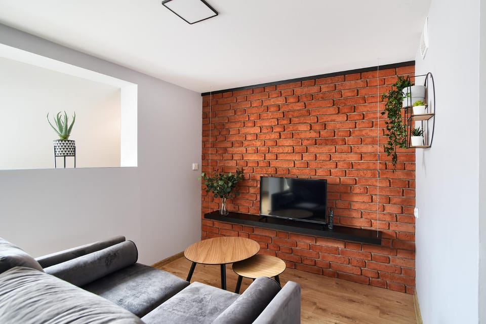 Apartament IX Wieków, Faktura VAT, CENTRUM PARKING VERY GOOD LOCATION TWO BEDROOMS 50 M2 Apartment in Poland