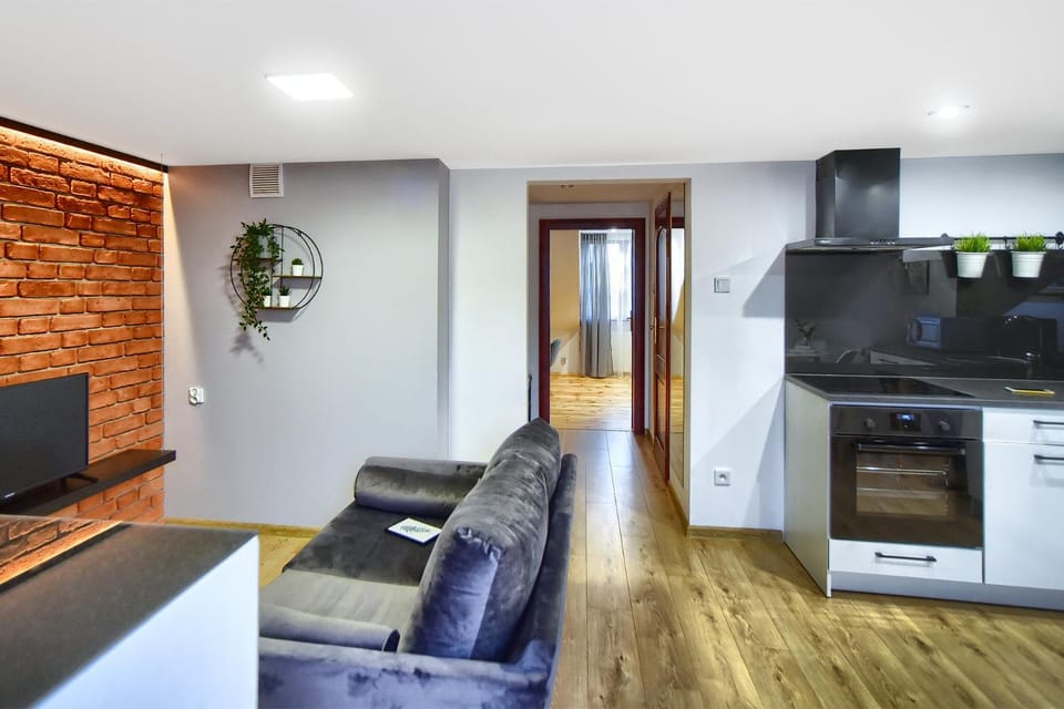 Apartament IX Wieków, Faktura VAT, CENTRUM PARKING VERY GOOD LOCATION TWO BEDROOMS 50 M2 Apartment in Poland