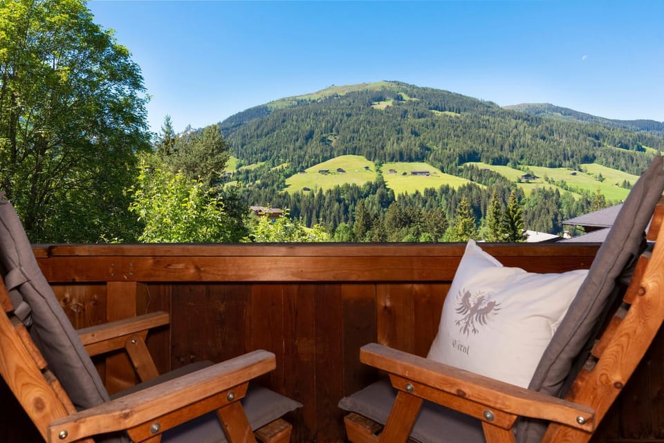 Balcony/Terrace, Mountain view