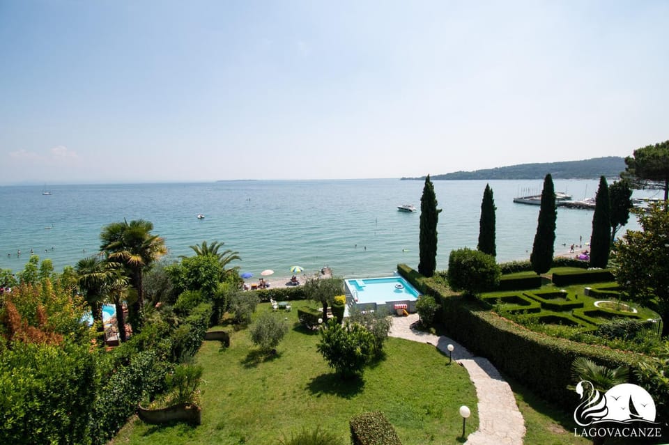 Lake view, Swimming pool