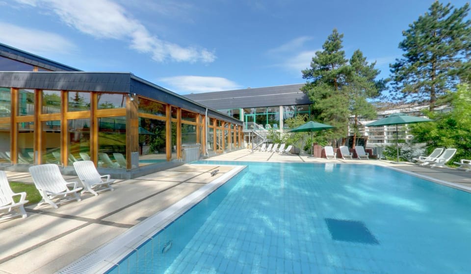 Swimming pool, Swimming pool