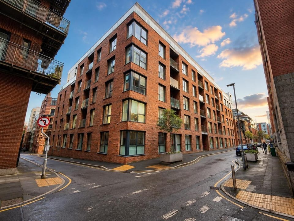 Property building, Facade/entrance, Neighbourhood, Street view, Location