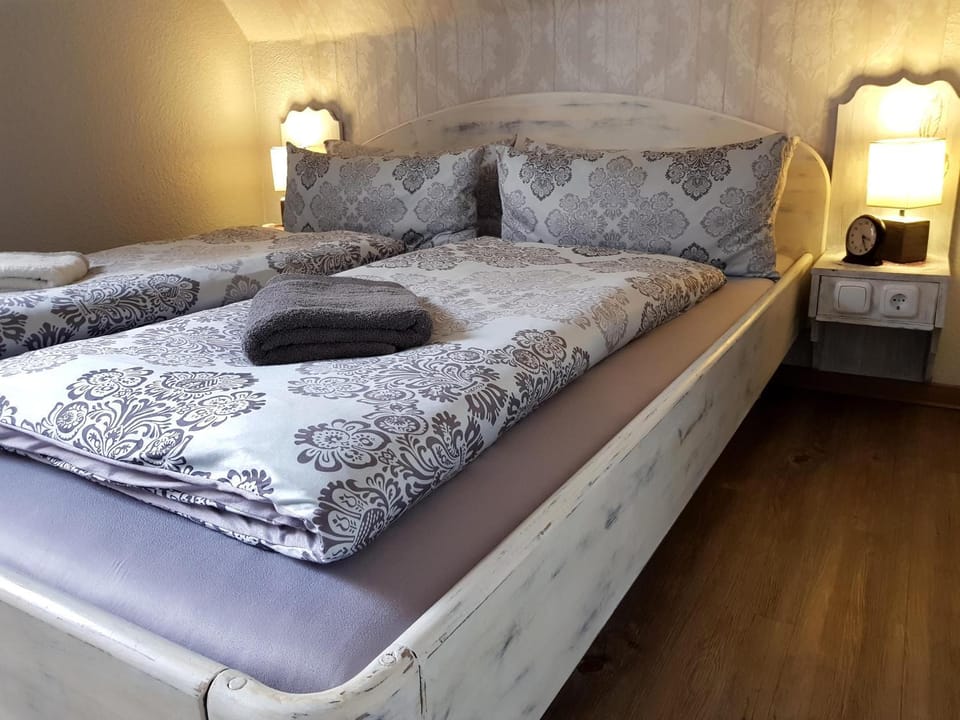 Bed, Photo of the whole room