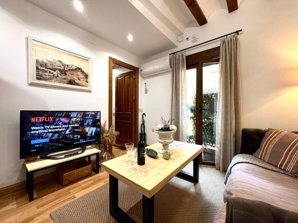 TV and multimedia, Balcony/Terrace, Living room, Lounge or bar, air conditioner