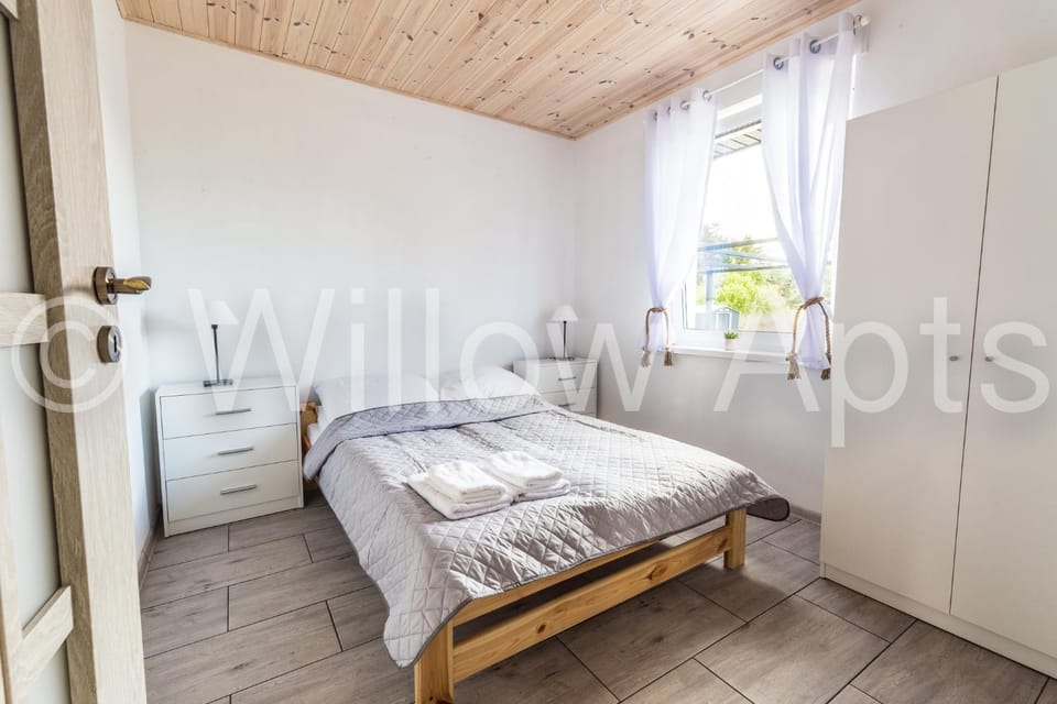 Photo of the whole room, Bedroom, Garden view