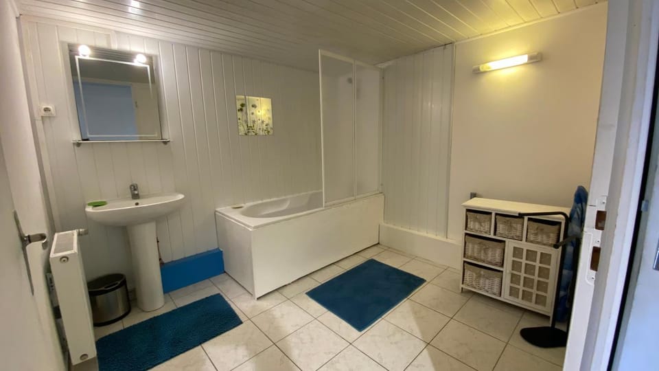 Bathroom, Bath