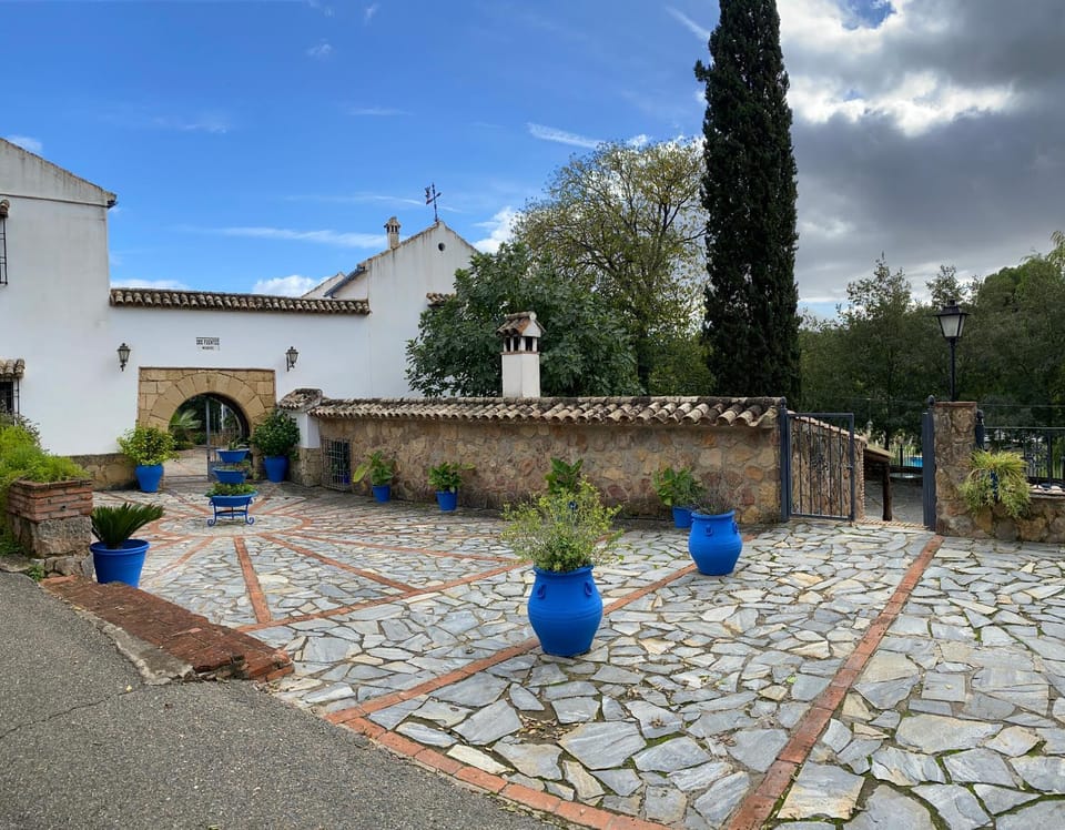 Property building, Facade/entrance, Day, Landmark view