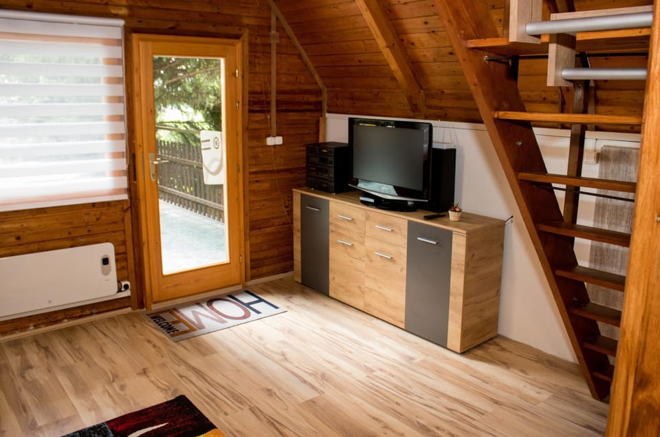 Communal lounge/ TV room, TV and multimedia, Mountain view