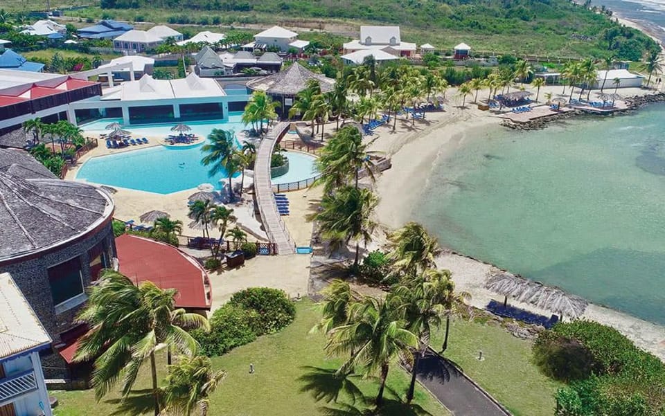 Romantique et bel appartement en Bord de la Mer, Piscine Surveillée et Belle Plage à 50m Apartment in Grande-Terre, Guadeloupe