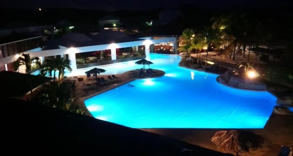 Romantique et bel appartement en Bord de la Mer, Piscine Surveillée et Belle Plage à 50m Apartment in Grande-Terre, Guadeloupe