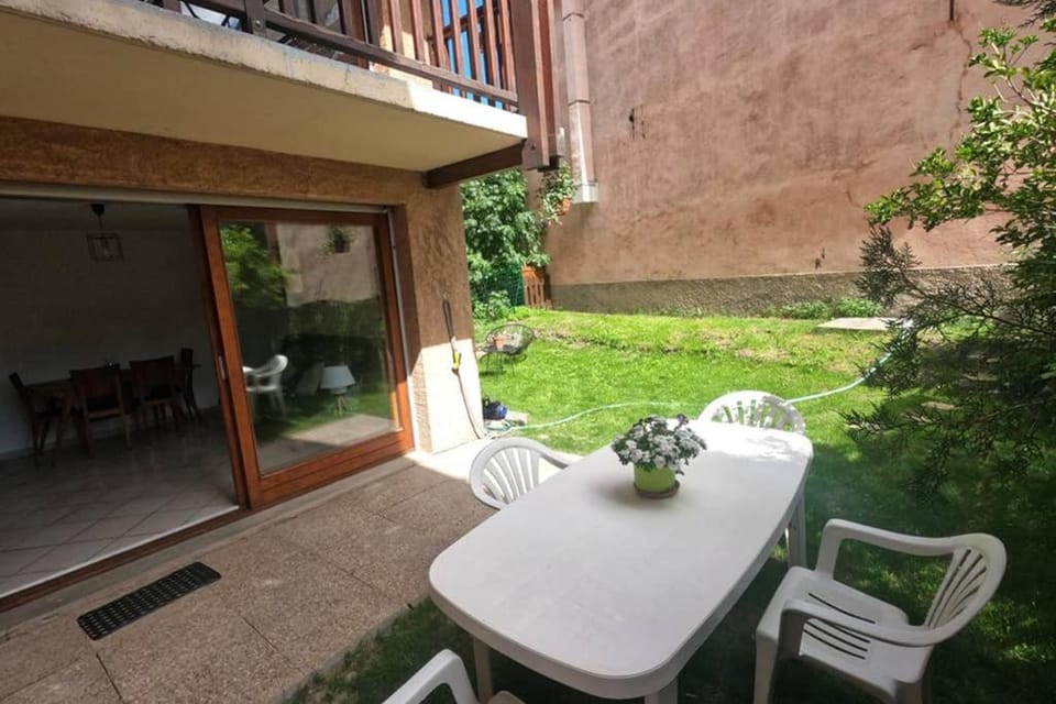 Garden, Balcony/Terrace