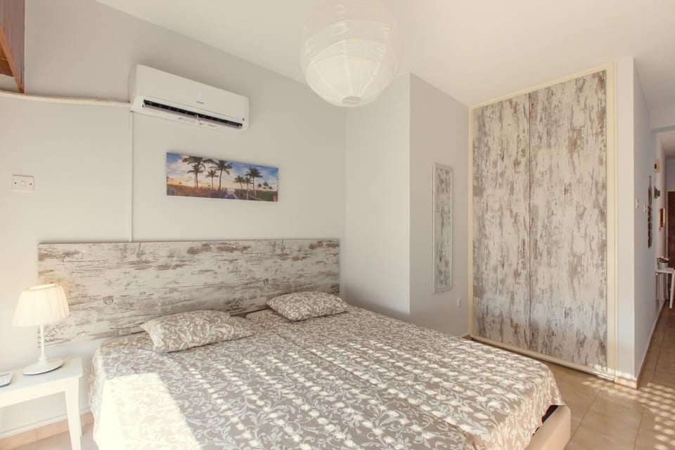 Furnished Seafront Studio Apartment in Larnaca