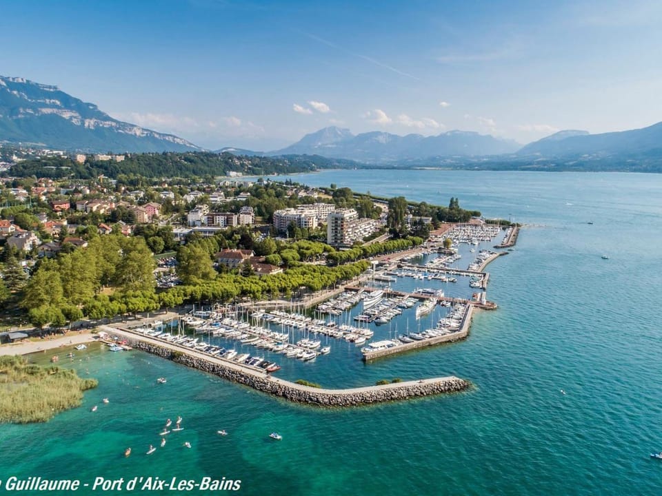 Studio Centre-Ville Aix-les-Bains avec Parking et Animaux Acceptés - FR-1-555-20 Apartment in Aix-les-Bains