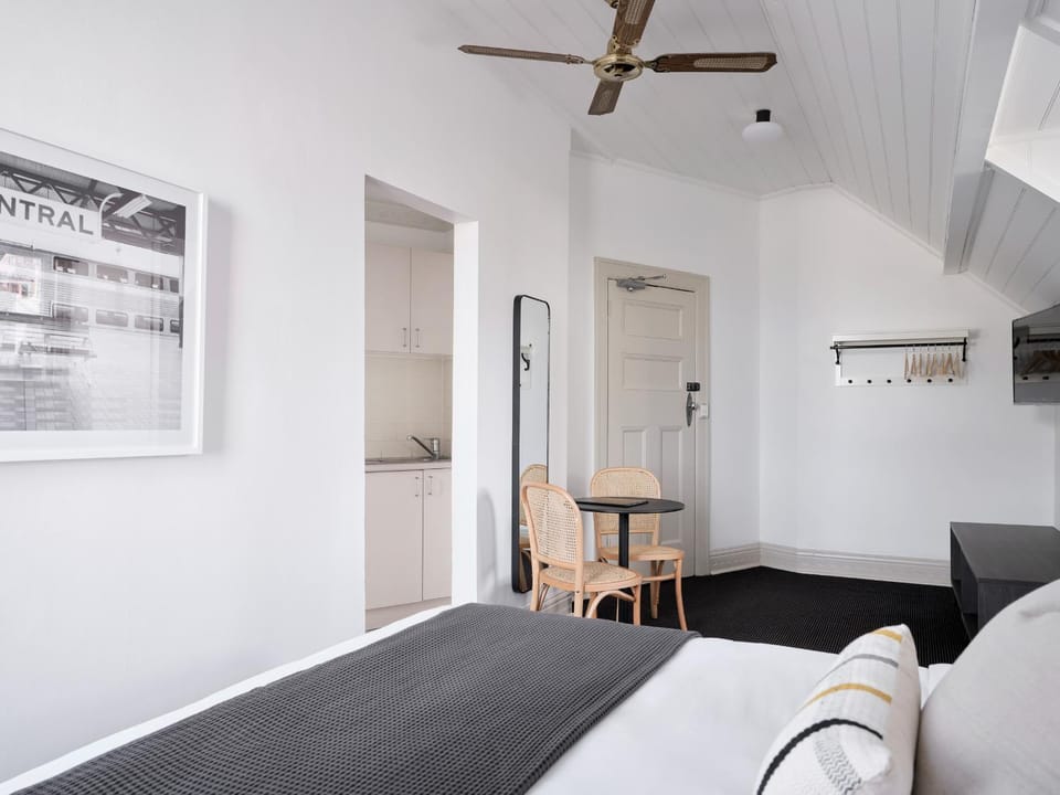 Bathroom, Kitchen or kitchenette, Photo of the whole room, Seating area, Bedroom