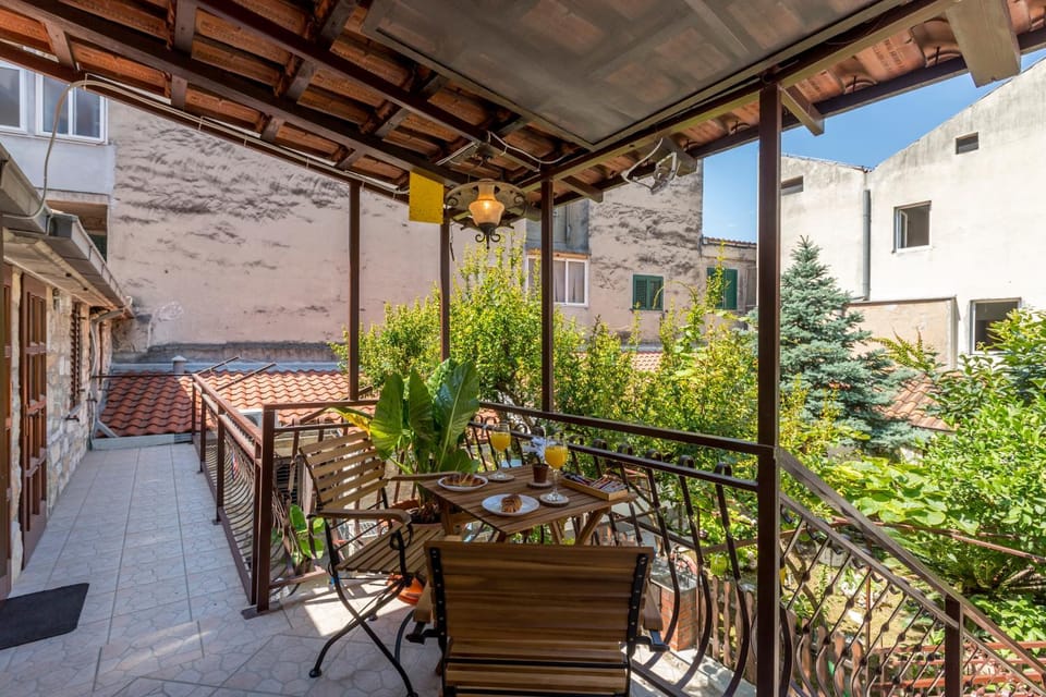 Balcony/Terrace, Garden view