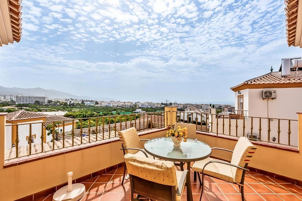 Day, Natural landscape, View (from property/room), Balcony/Terrace, Seating area, City view