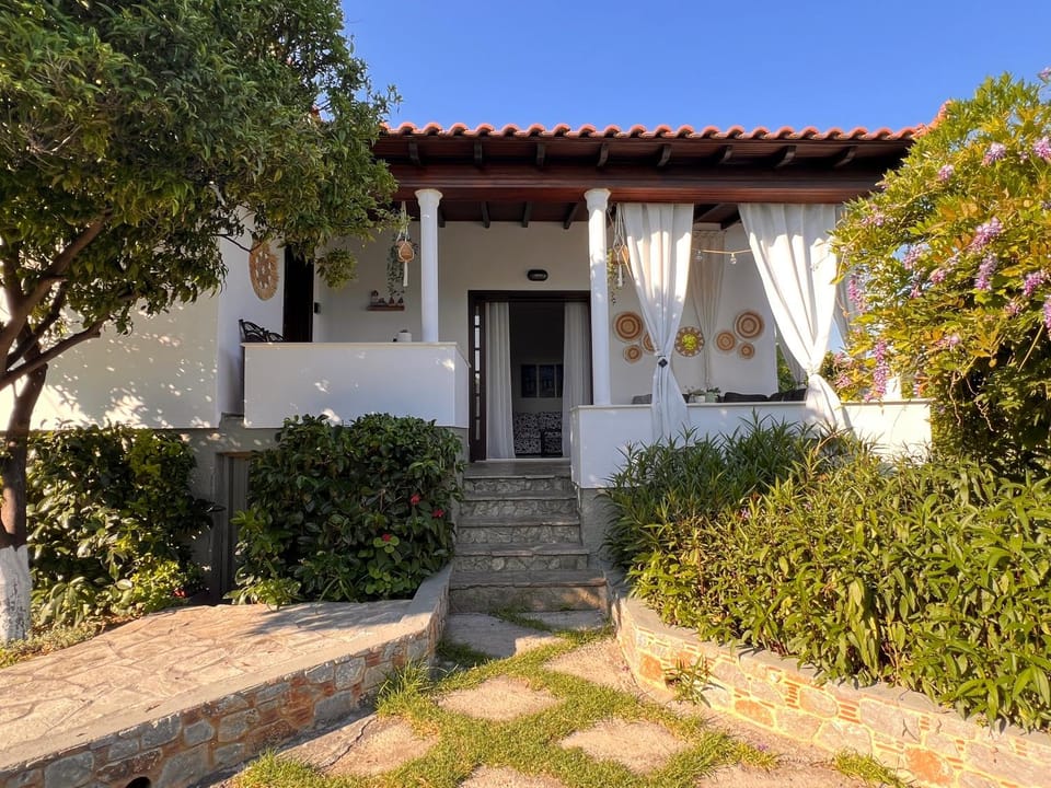 Facade/entrance, Garden view