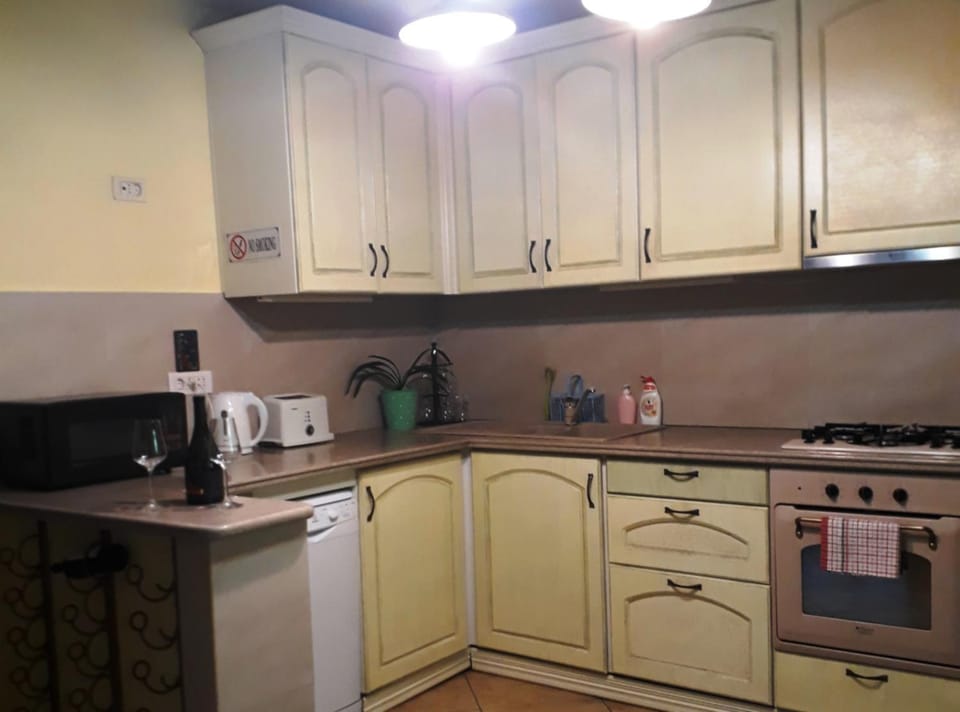 Kitchen or kitchenette, Breakfast