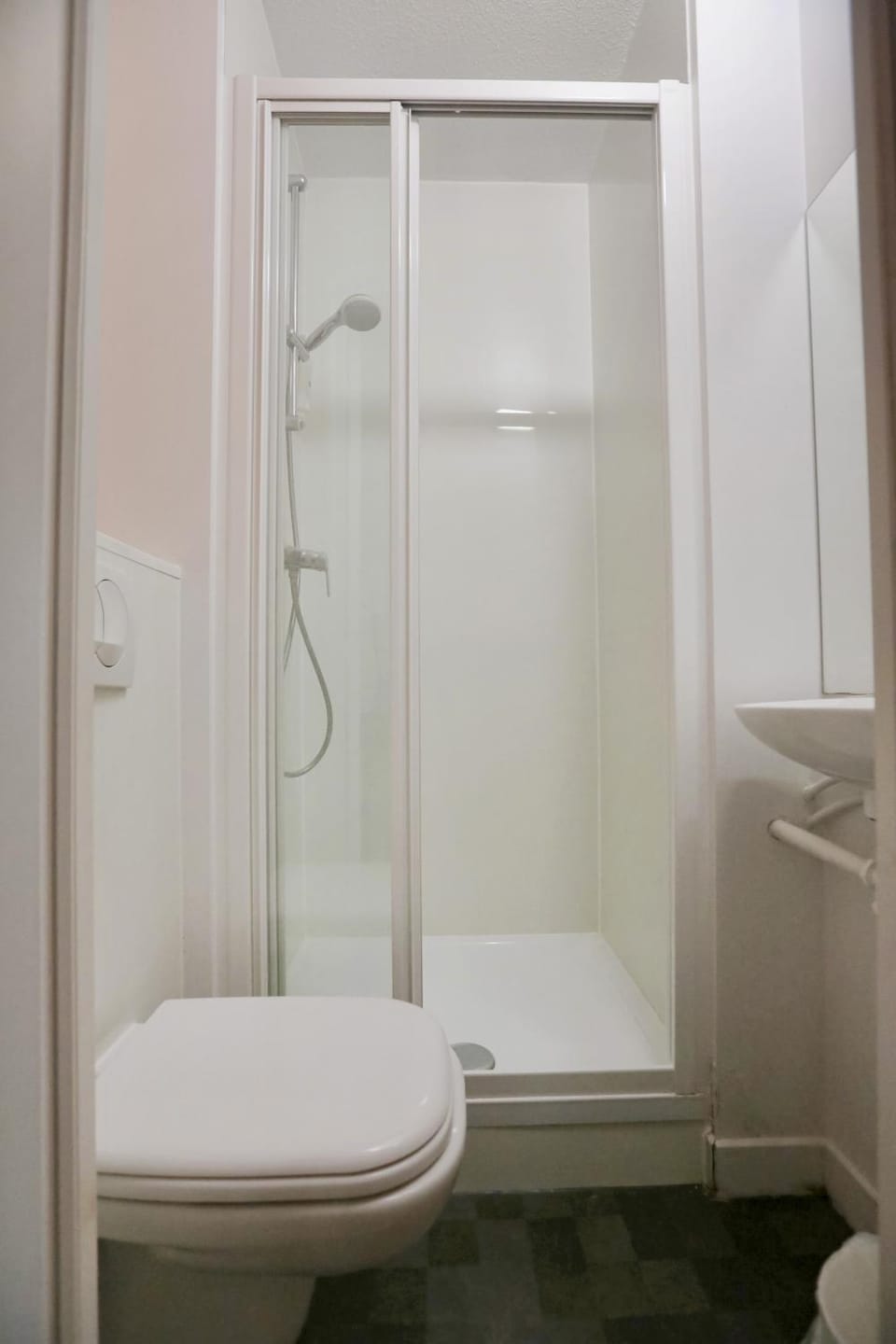 Shower, Toilet, towels