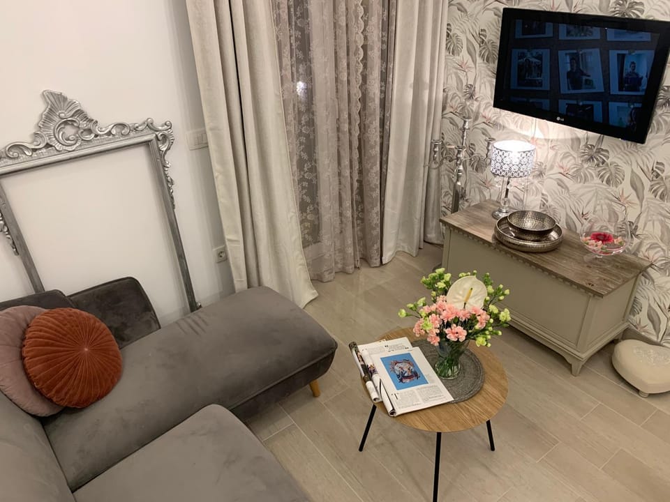 TV and multimedia, Coffee/tea facilities, Living room, Seating area