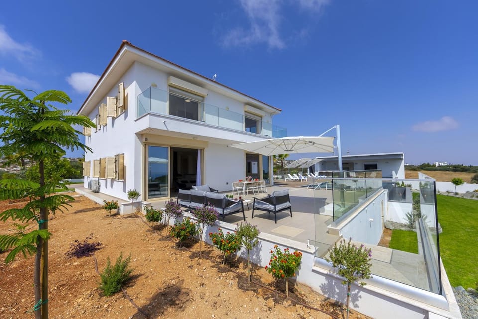 Property building, Day, Summer, Floor plan