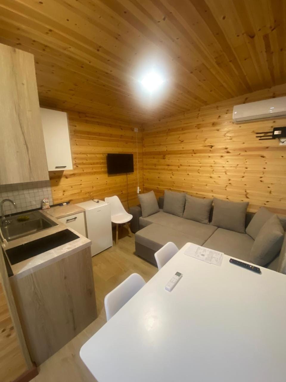 Kitchen or kitchenette, Living room, air conditioner