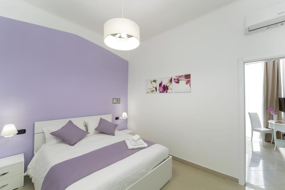 Suite & Luxury Rooms Palazzo Diomede Carafa Bed and Breakfast in Naples
