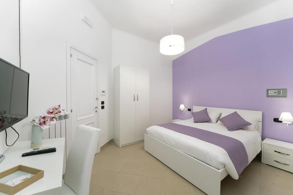 Suite & Luxury Rooms Palazzo Diomede Carafa Bed and Breakfast in Naples
