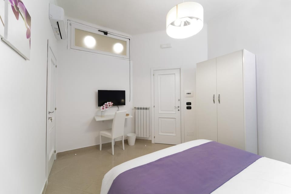 Suite & Luxury Rooms Palazzo Diomede Carafa Bed and Breakfast in Naples