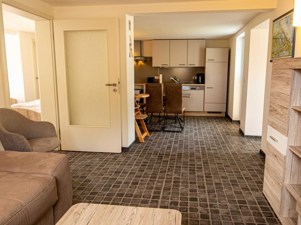TV and multimedia, Coffee/tea facilities, Kitchen or kitchenette, Living room, Seating area, Dining area