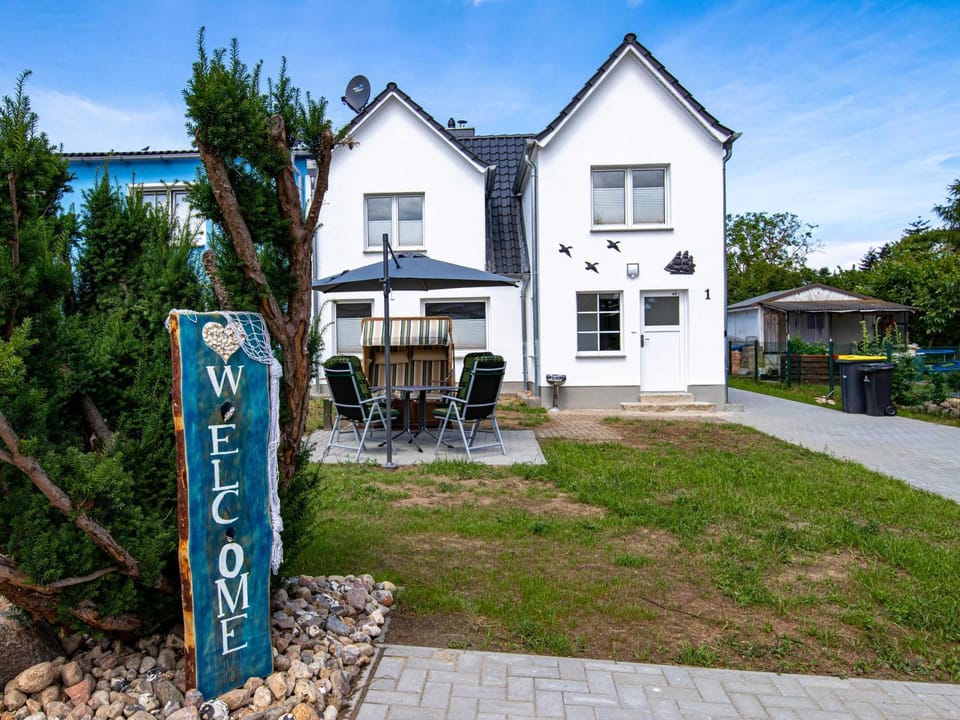 Facade/entrance, BBQ facilities, Fishing, Balcony/Terrace, Beach, Hiking, Cycling